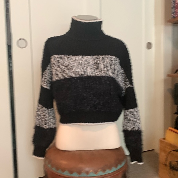 Free People mock turtleneck, crop sweater. Black and ivory. Like new. Xs - Picture 1 of 5